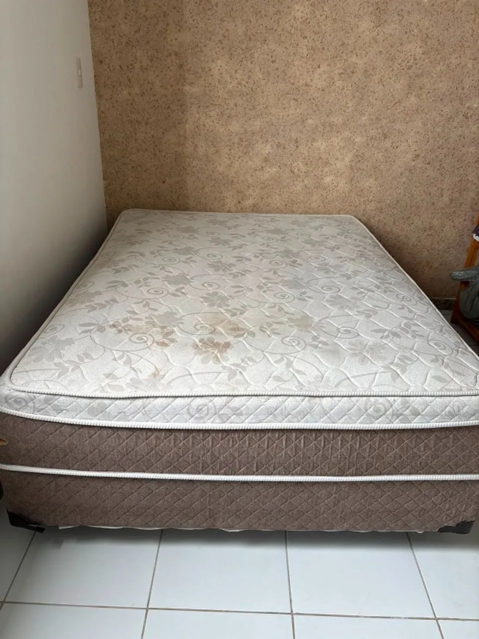 Cama Casal Queen em bom estado de conservação. - Foto 2