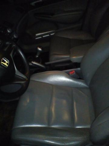 Civic 1.8 lxs manual banco de couro,flex,chave reserva completo de tudo - Foto 4