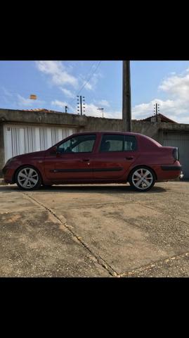 Clio sedan super conservado