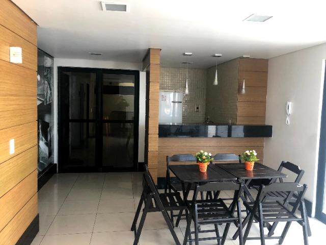 Lindo apartamento mobiliado quarto e sala area nobre de Jatiuca - 2 qds praia - Foto 4