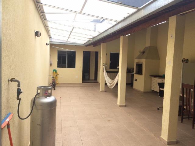 Sobrado localização privilegiada, semi-mobiliado, 3 quartos (1 suíte) + escritório/quarto - Foto 4