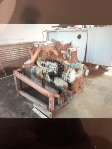 Vendo motor Scania e caixa de marcha - Foto 2