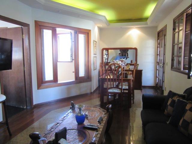 Excelente casa com 03 pavimentos! - Foto 2