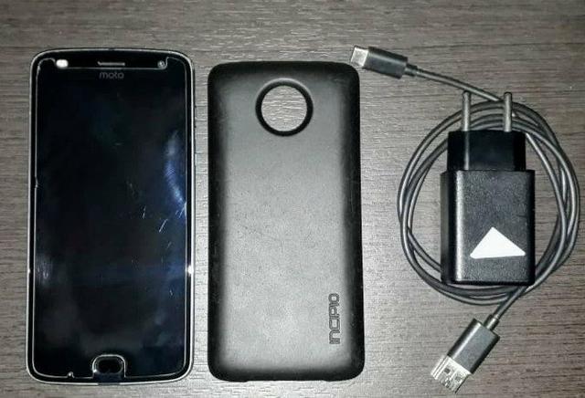 Moto z2 play + snap de bateria + carregador turbo - Foto 2
