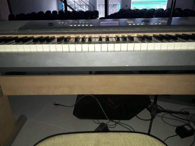 Piano super conservado .dgx 620