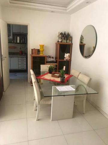 Ótimo apartamento de dois quartos na Miguel de Frias!