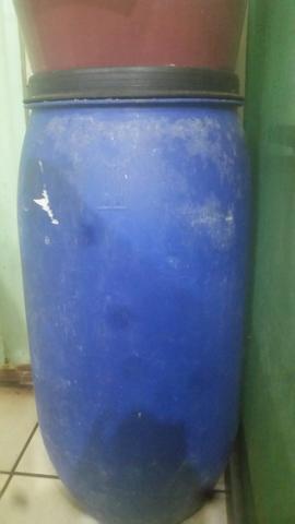 180 litros 180 reais os dois - Foto 2