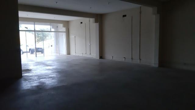 Salão Comercial área de 180 M² , 2 WCS, pia ótima localização - Foto 7