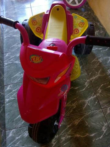Moto elétrica infantil