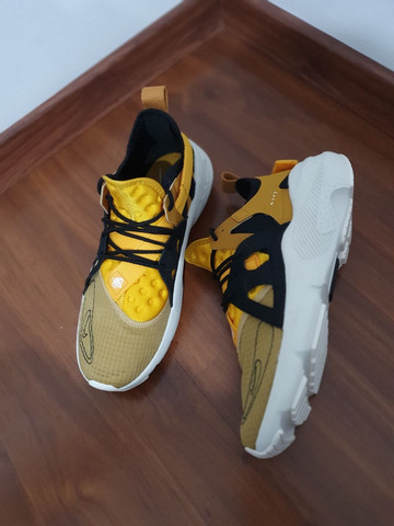 nike huarache amarelo