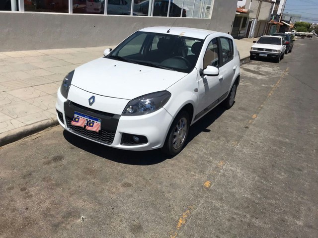 VENDO SANDERO PRIVILEGE 1.6 16V AUTOMATICO