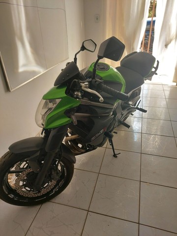 MOTO KAWASAKI 650 CILINDRADAS