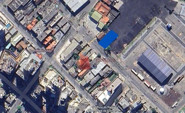 VENDA: Terreno com edificação no Centro de Itajaí