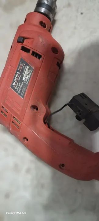 Furadeira  Mondial 450W,não está funcionando, serve para consertar ou retirada de peças  - Foto 3