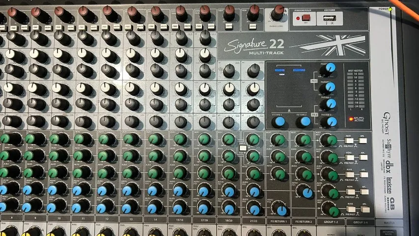 Atenção Leia / Mesa Soundcraft MKT Multi Pista + Interface Audio Signature 22 mtk