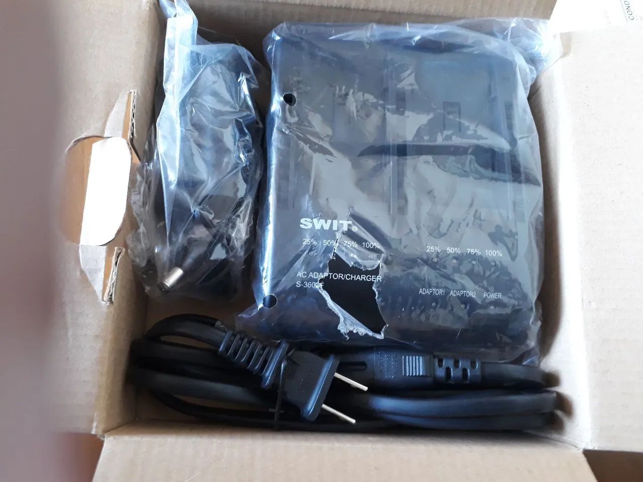 Carregador Swit p/ 2 Baterias Sony NPF  - Foto 3