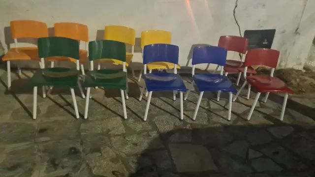 Cadeira escolar Infantil em polipropileno 