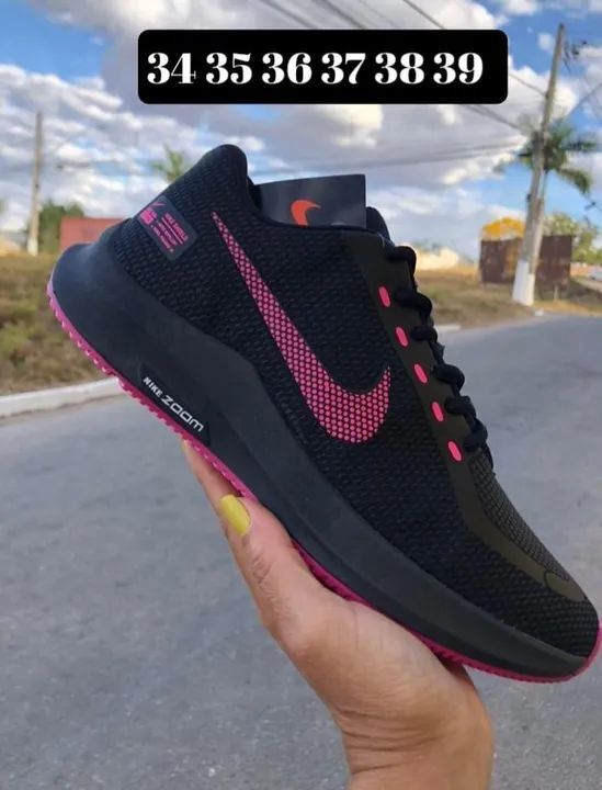 Tênis Nike Feminino Preto com Detalhe Rosa - Foto 4