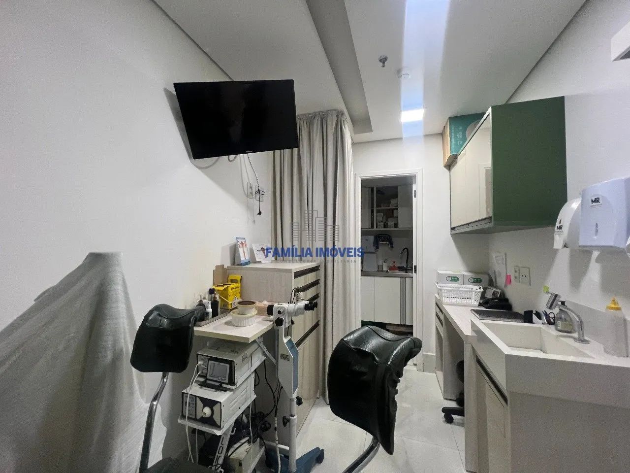 Sala para alugar comercial preparada para médico Helbor Offices