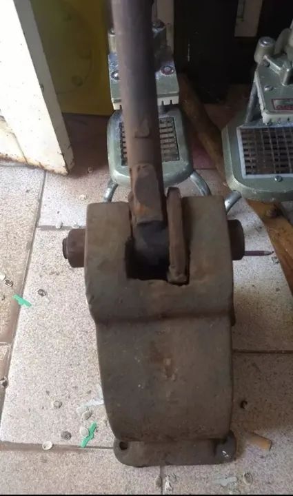 Prensa Manual Antiga de Serralheria  - Foto 4