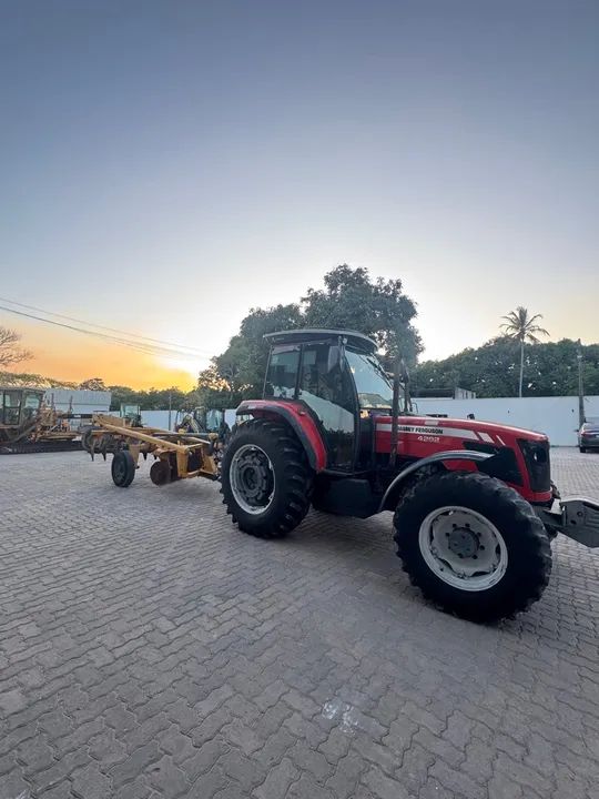 Trator de pneus MF 4292 2012