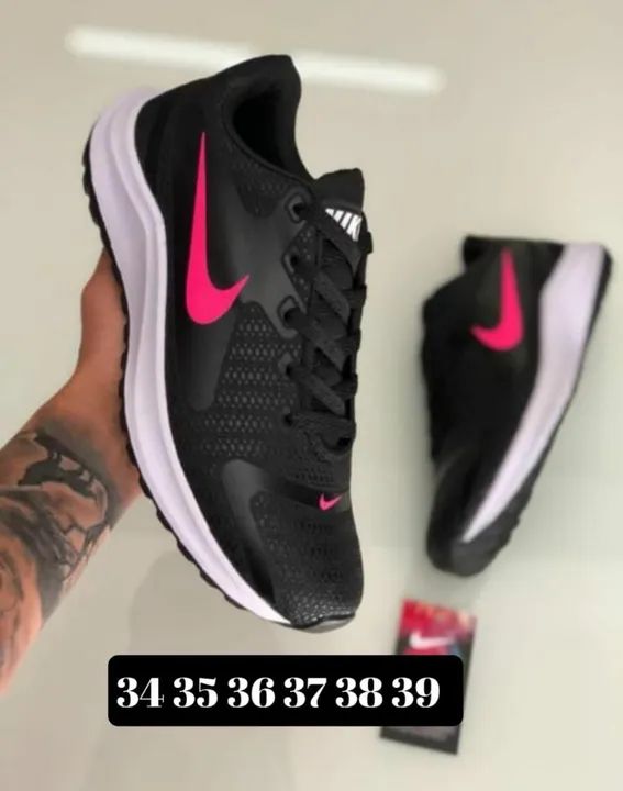Tênis Nike Feminino Preto com Detalhe Rosa