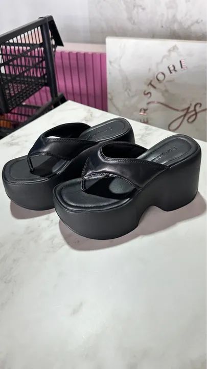 Sandália plataforma preta - confortável e estilosa