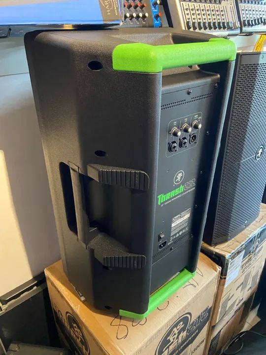 Caixa de Som Mackie 1300W Thrash 212 - Foto 3