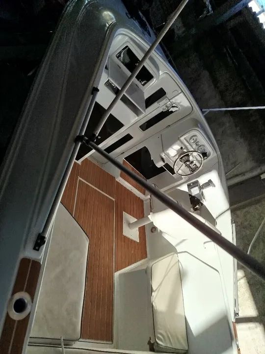 Lancha 22 pes cabinada  - Foto 3