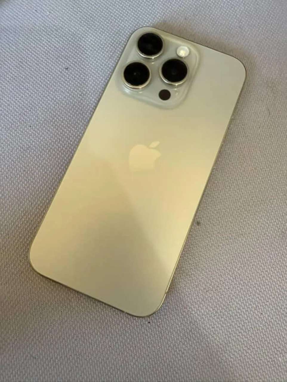 Apple iPhone 15 Pro (128 GB) - Titânio