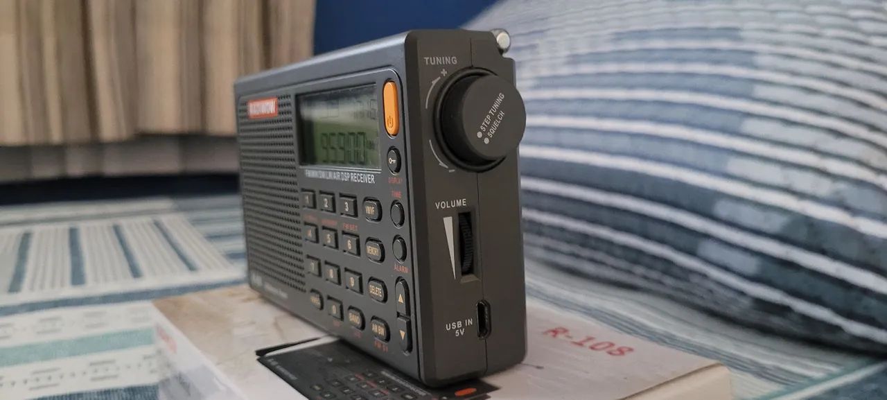 Radiwow R-108 (Raro)/Ñ Xhdata, Tecsun, Sony, Degen, Sangean, Grundig, Motobrás, Motorádio - Foto 5