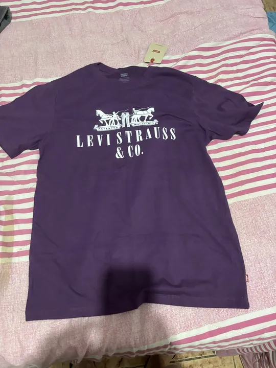 camisa levis nova na etiqueta retirada na praça dos trabalhadores