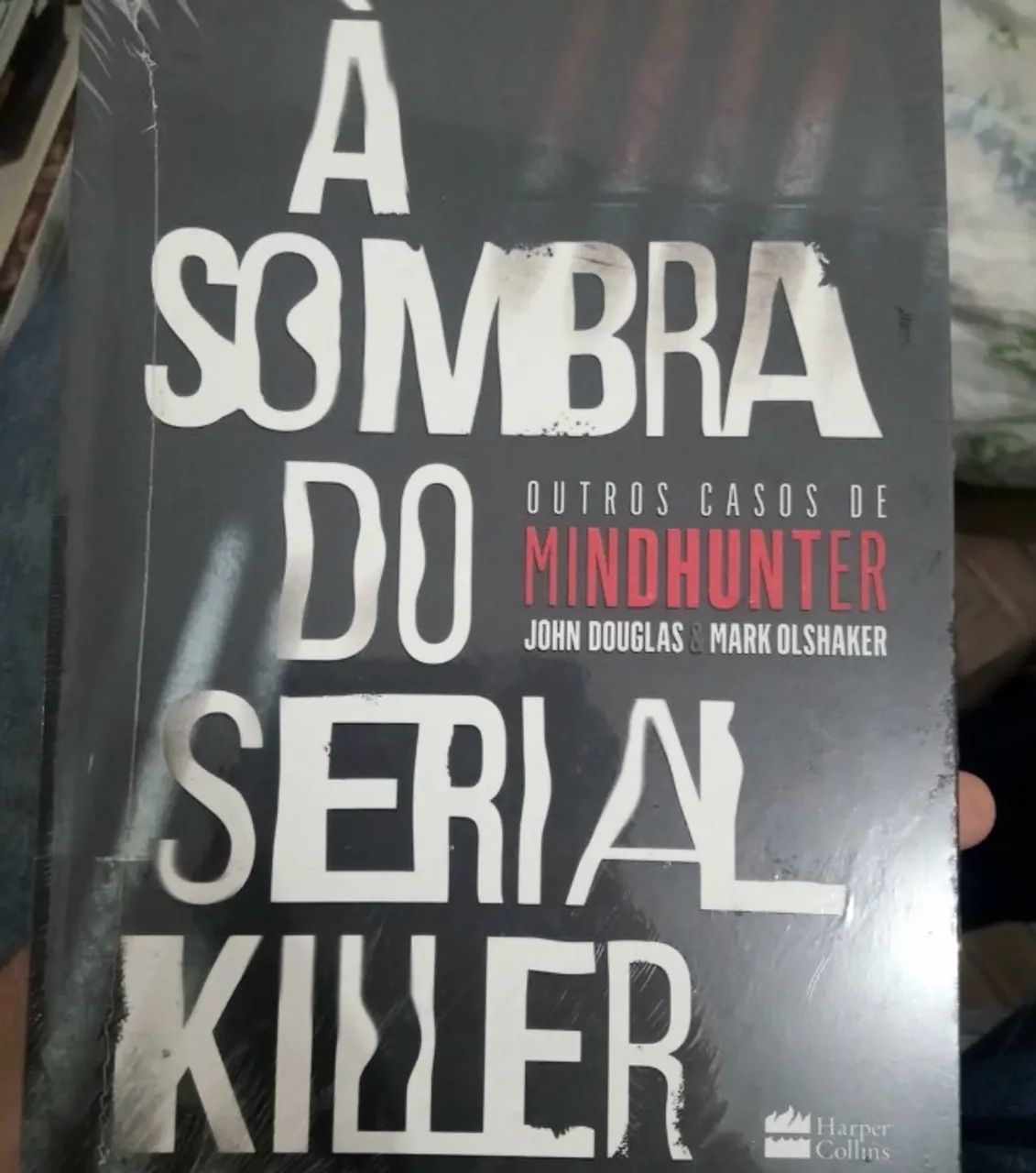 Livro À sombra do serial killer de John Douglas