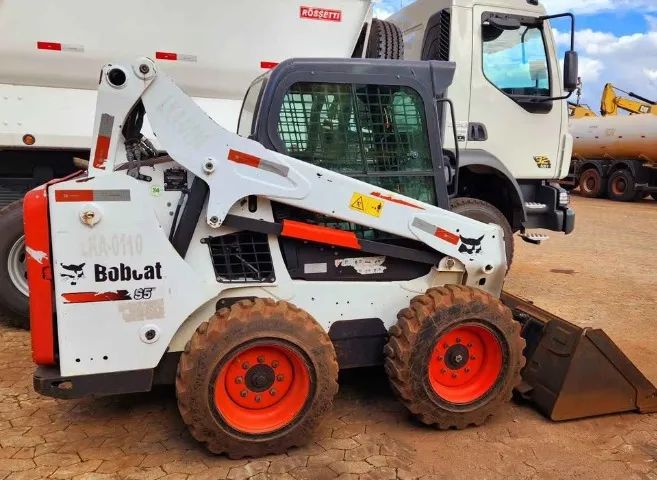 Mini Carregadeira Bobcat S 570  Ano 2020 - Foto 2