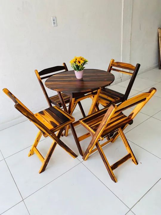 Conjunto Mesa e Cadeiras Dobráveis de Madeira