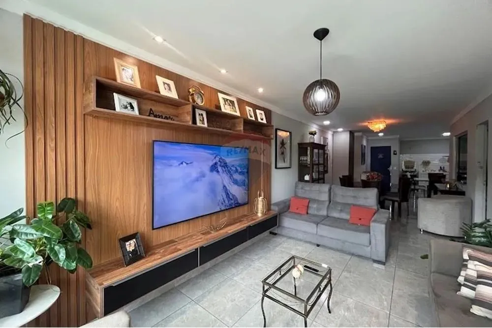 Vende-se Casa no Coroado com 3 pisos