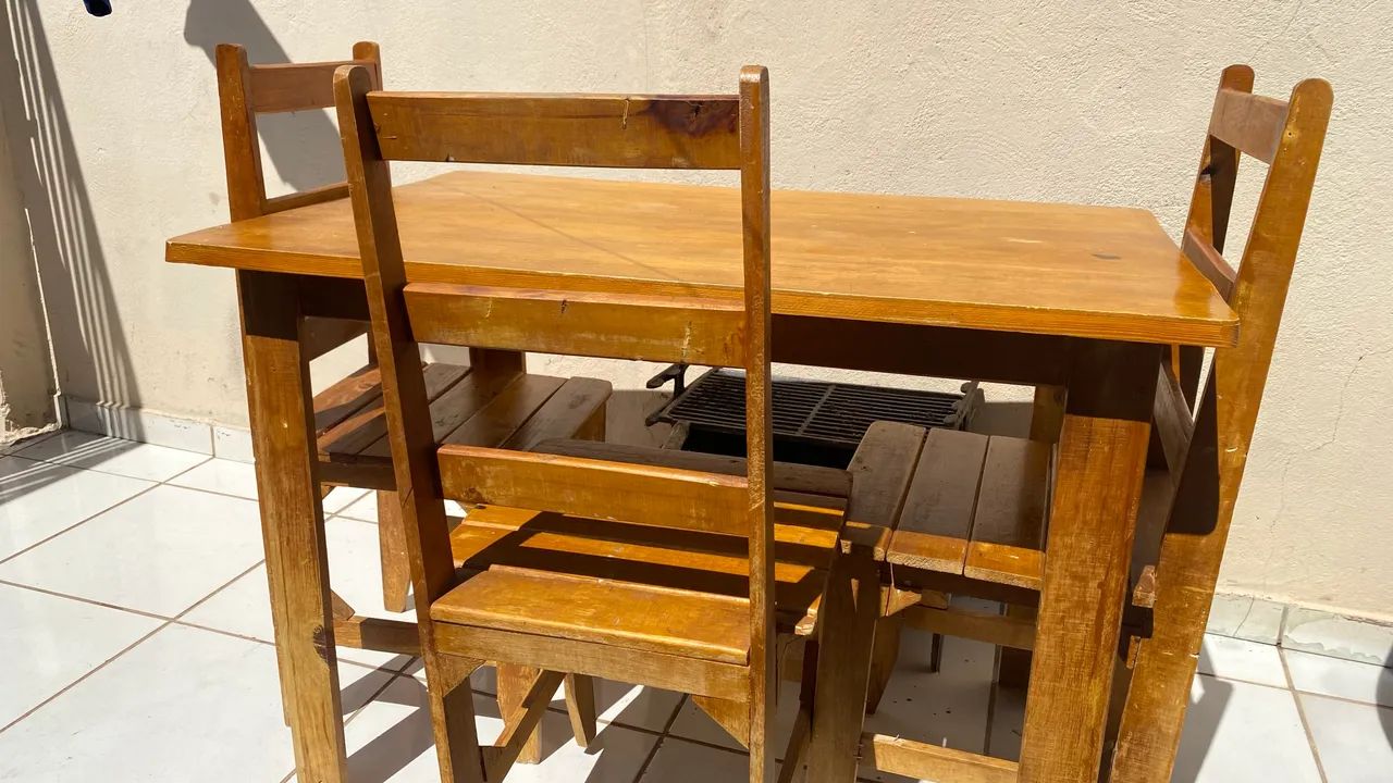 Table with 3 chairs?64209948015747120