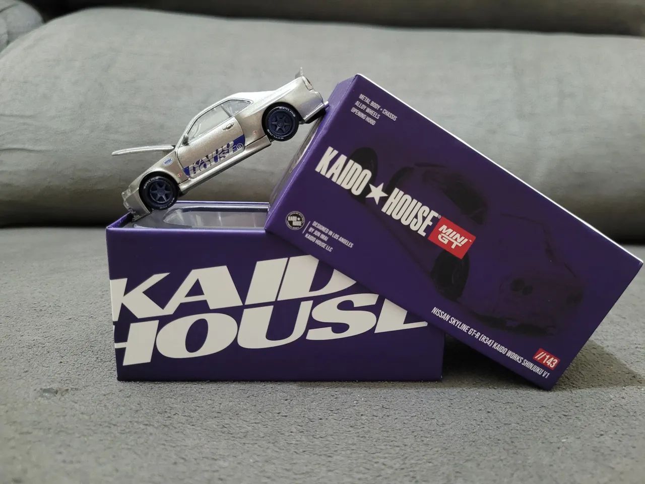 Mini GT - Nissan Skyline GT-R (R34) Kaido Works Shinjuku V1