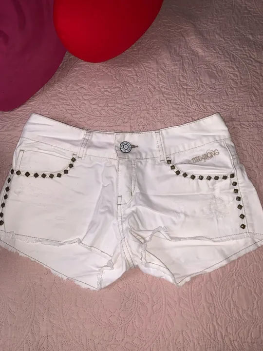 Short Jeans Branco Billabong com spikes