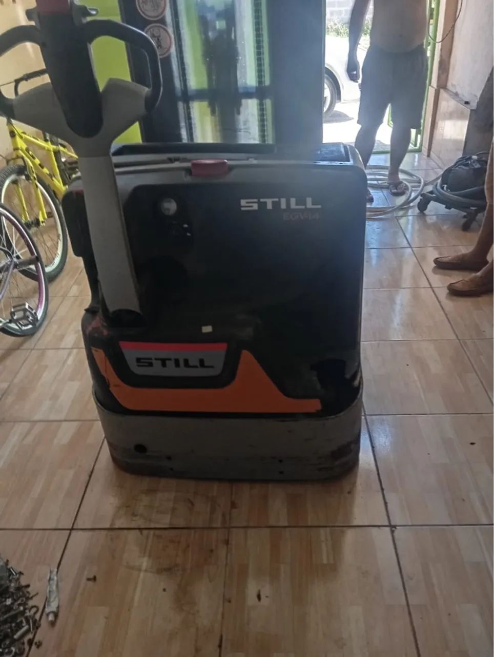 Empilhadeiras elétricas/ manuais e paleteiras disponíveis  - Foto 2