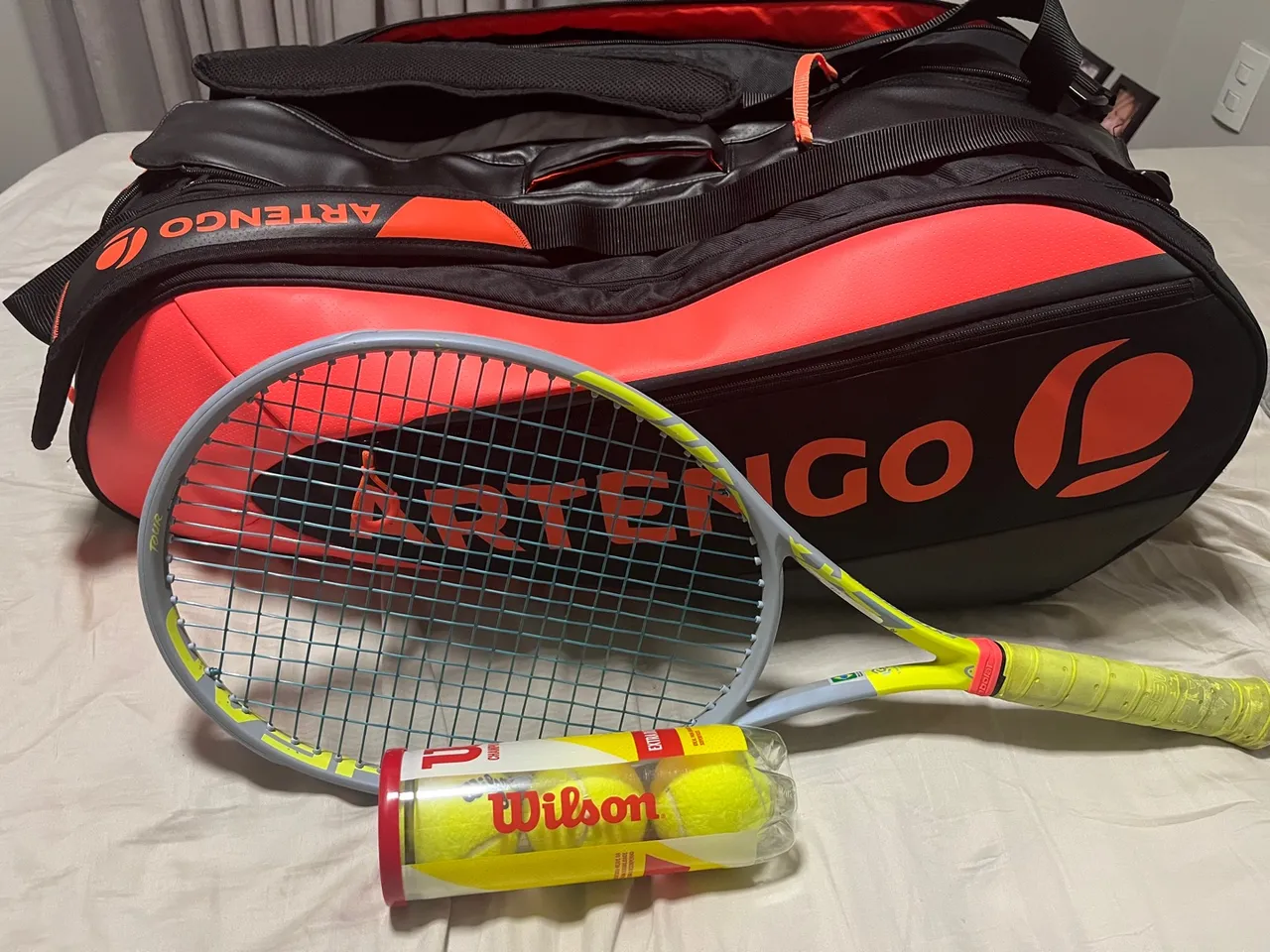Kit Tênis Completo: Raquete head extreme tour graphene 360+, Bolas e Bag Artengo