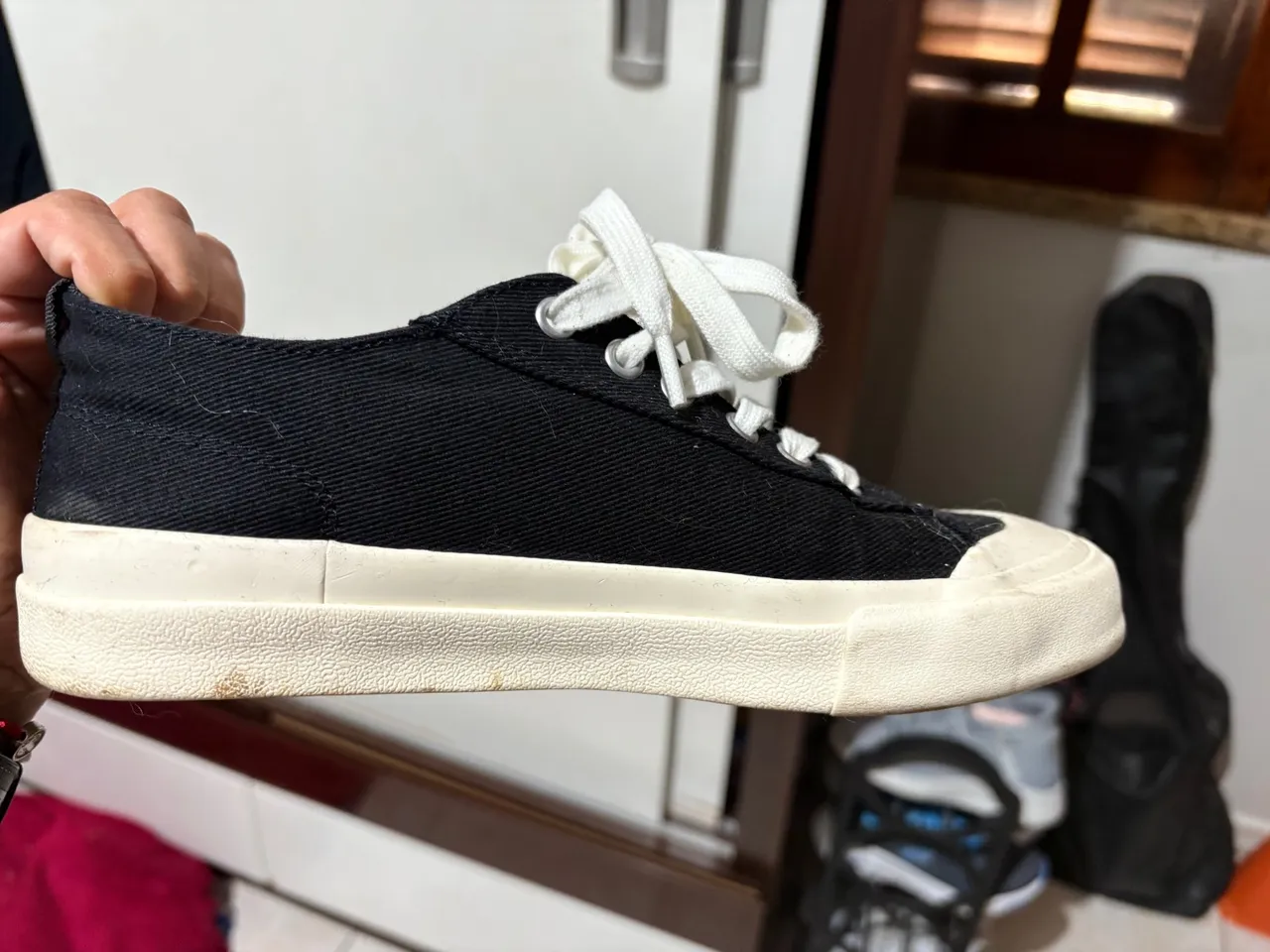 Tênis arezzo Preto com Solado Branco