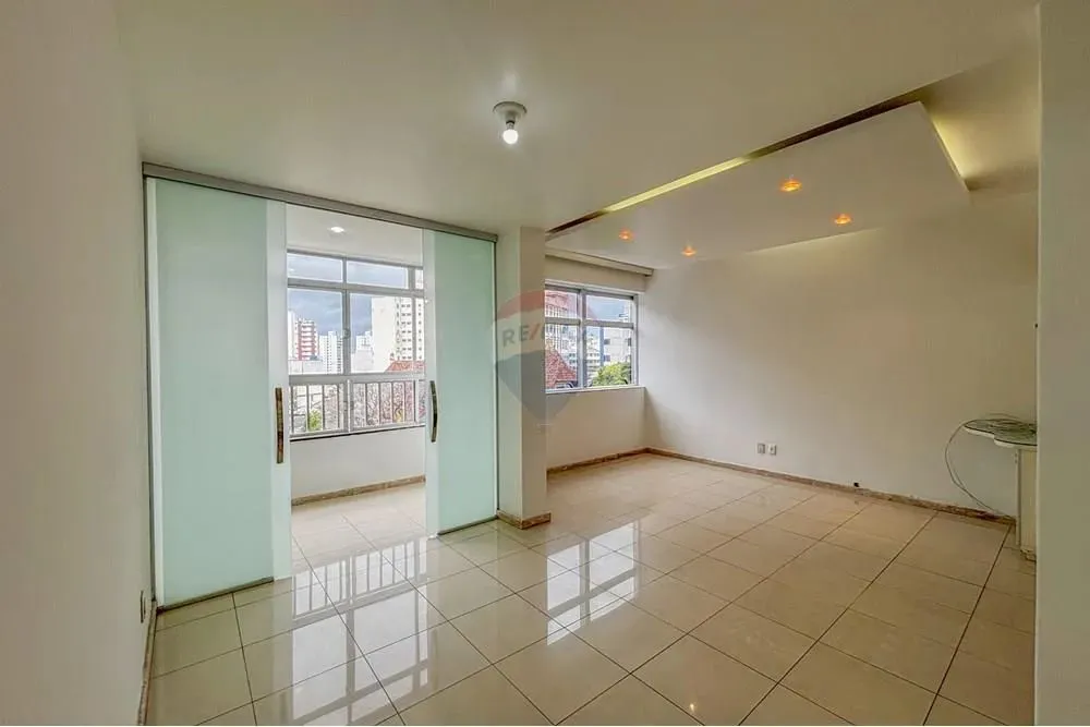 Apartamento 4/4 com 2 Suítes para Aluguel no Canela Rua Araujo Pinho, Próximo à Praça do