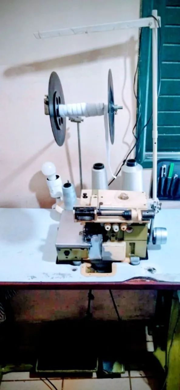 Overloque com catraca para colocar elástico  - Foto 2