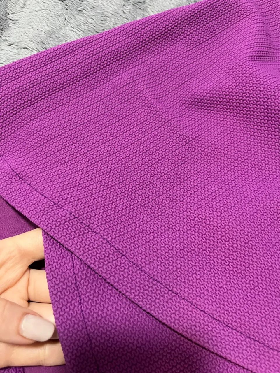 Vestido roxo com mangas bufantes - Foto 4
