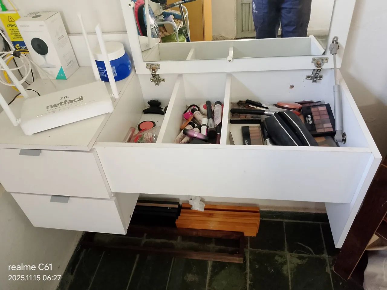 Selling a dressing table64960486216577121