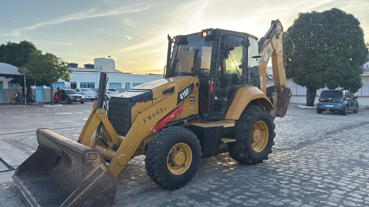 Retroescavadeira Caterpillar 416F
