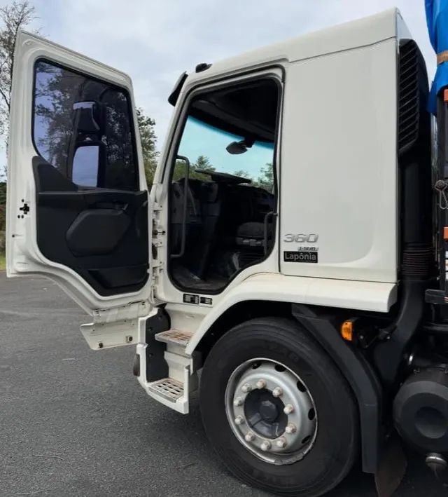 Volvo vm 360 8x2 2024 Graneleiro  - Foto 4