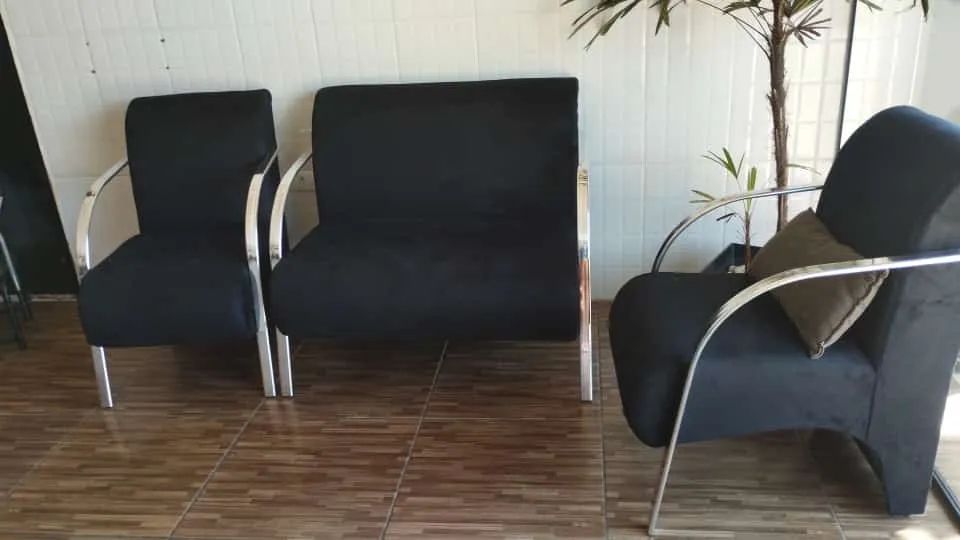 Paga na entrega! Conjunto 2 poltronas e 1 namoradeira - Conforto e Elegância