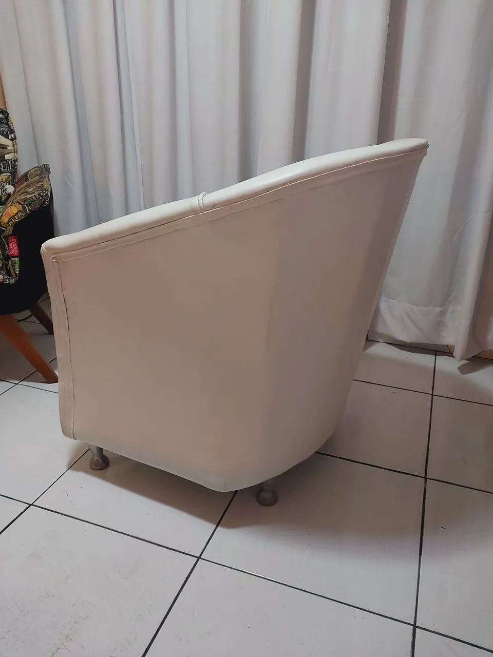 Poltrona em corino bege65570246908291121